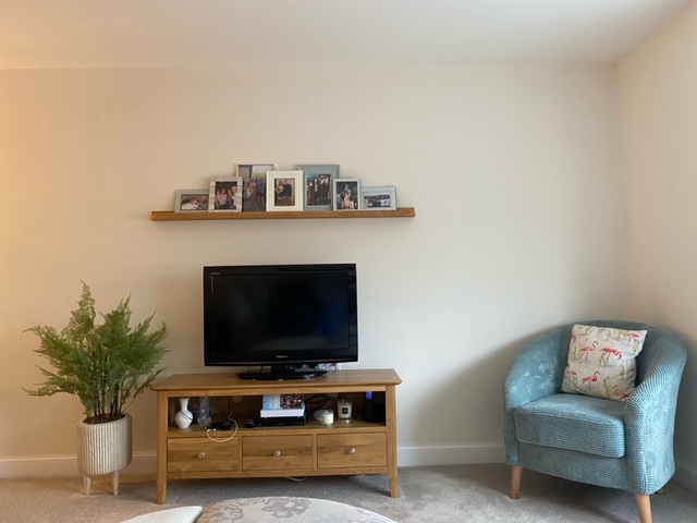 Oak Picture Shelf with Curved Ends4